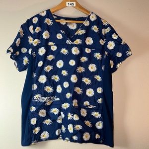 Cherokee floral navy and white daisy scrub top. Size XL extra large.